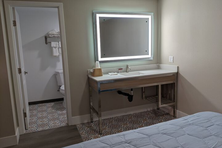 Room 46 of 103