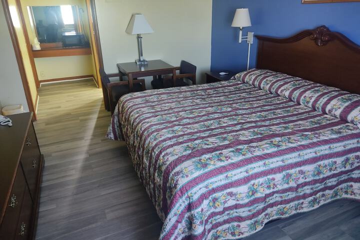 Room 11 of 28