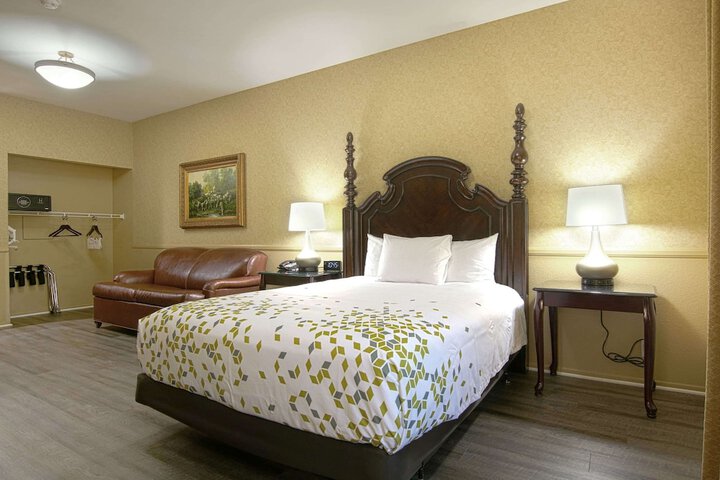 Room 41 of 64