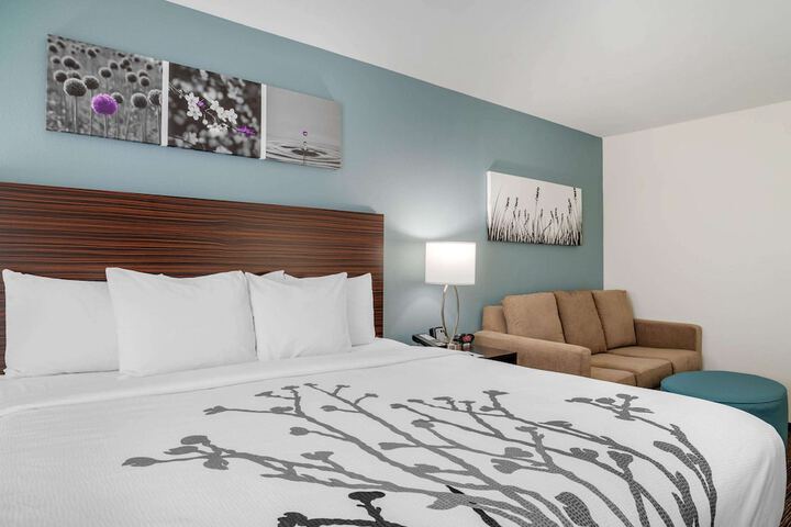 Room 6 of 32