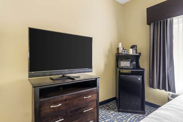 Room 33 of 40