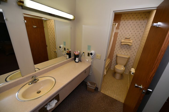 Room 21 of 34