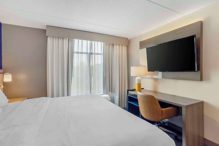 Room 32 of 43
