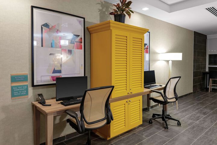 Business Center 24 of 25