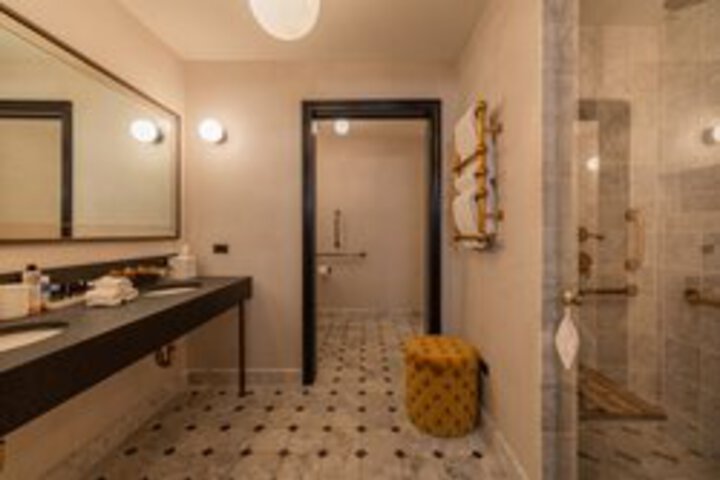 Room 46 of 168