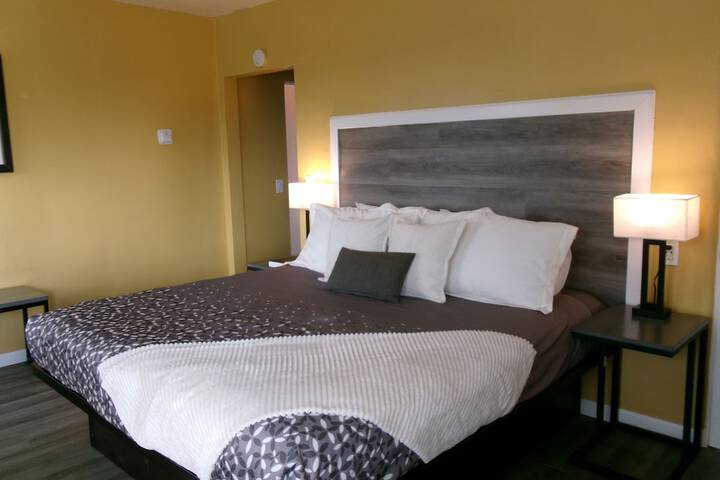 Room 21 of 32