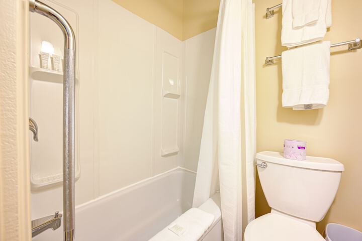 Room 32 of 59