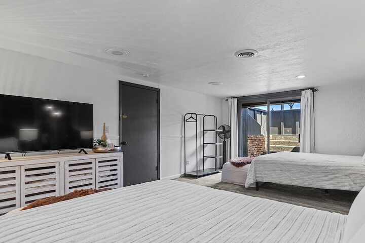 Room 52 of 77