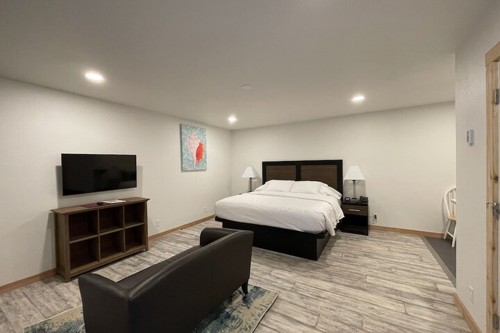 Room 13 of 19