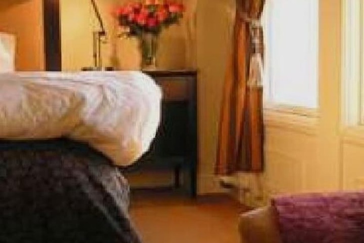 Room 9 of 37