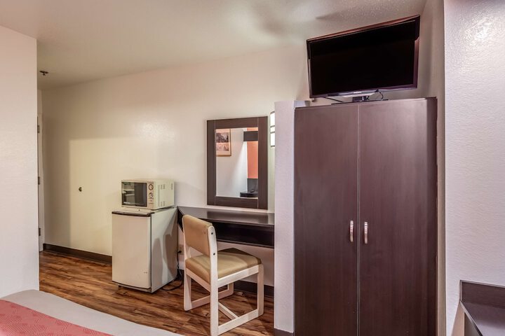 Room 16 of 30