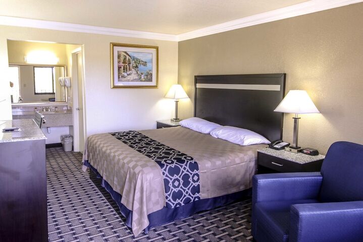 Room 16 of 18