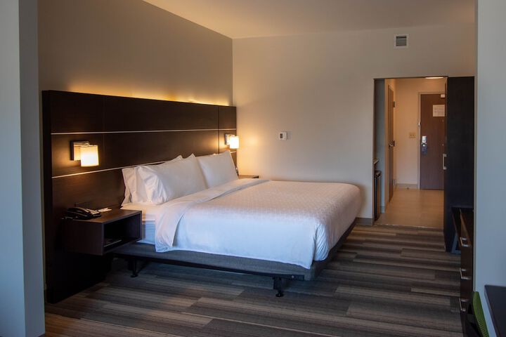 Room 11 of 42