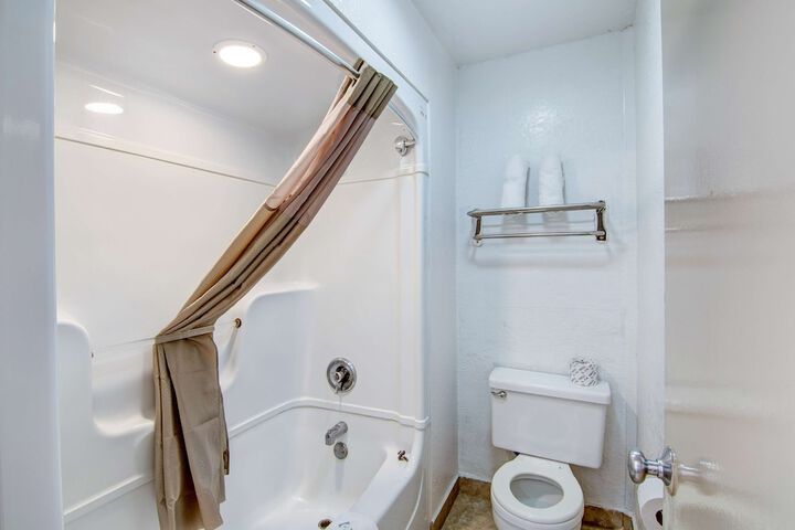 Room 15 of 28