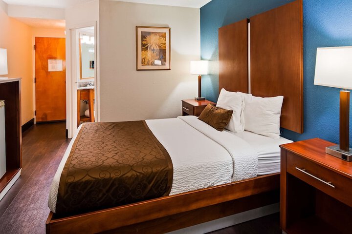 Best Western Plus Richmond Airport Hotel