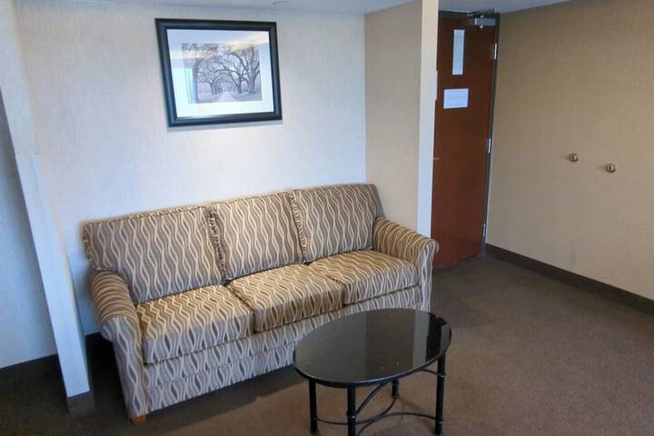 Room 9 of 28
