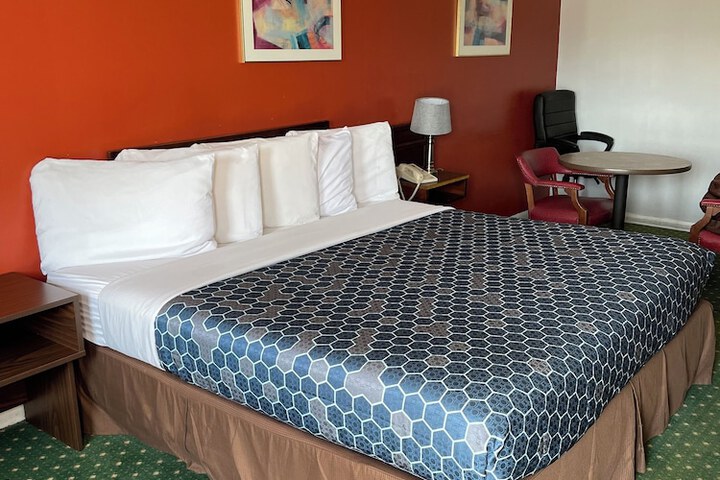 Room 28 of 84