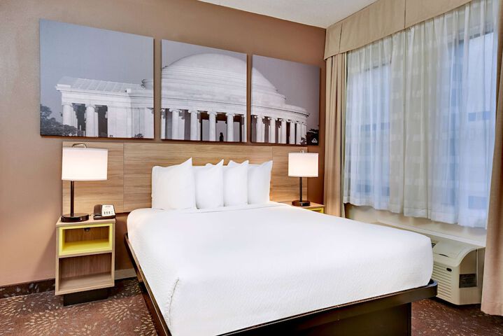 Room 16 of 35