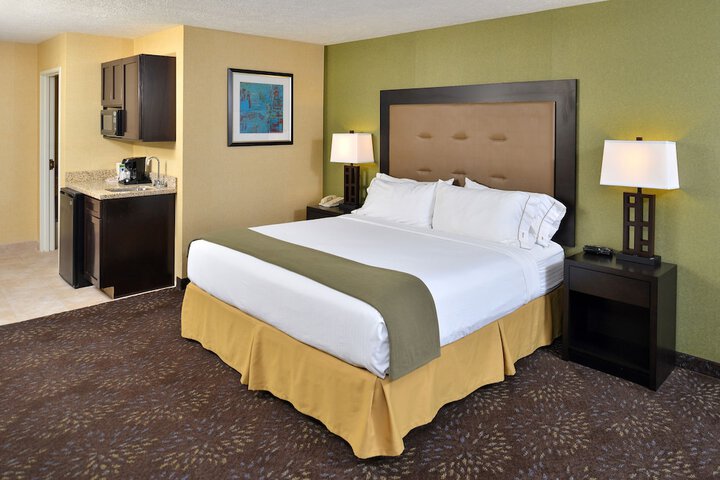 Holiday Inn Express Hotel & Suites Charlotte by IHG