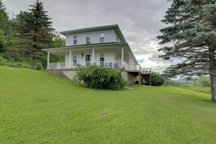 Lawrenceville Apartment w / Deck Near Gaming Lands!