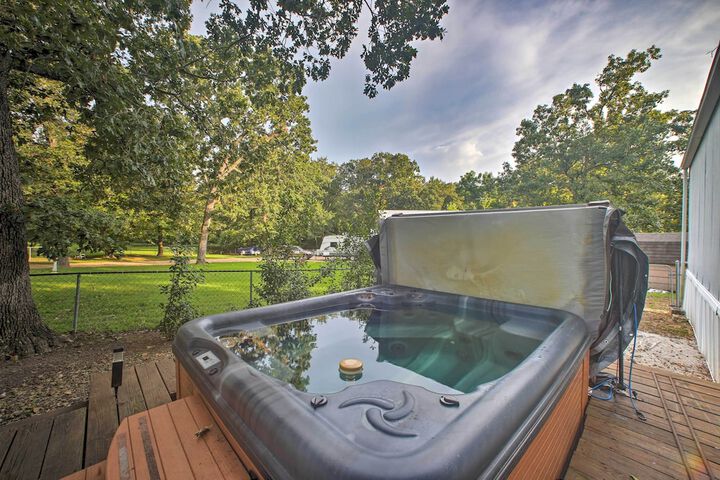 Hot Tub & Deck: Tranquil Home Near Grand Lake