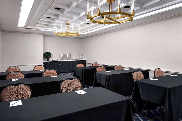 Hotel Phillips Kansas City Curio Collection by Hilton