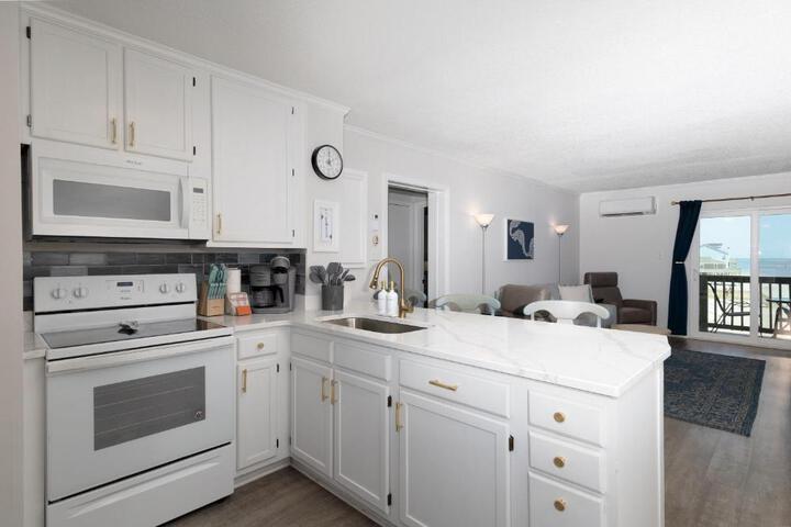Embrace Oceanfront Elegance: Book Your Stay at Sunrise Oasis