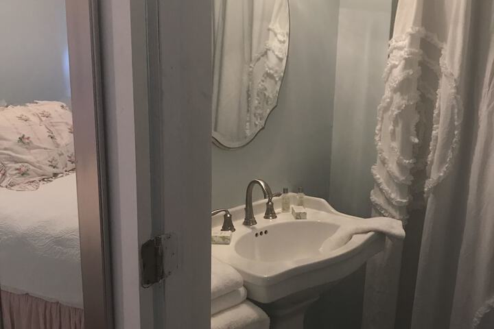 Room 6 of 32