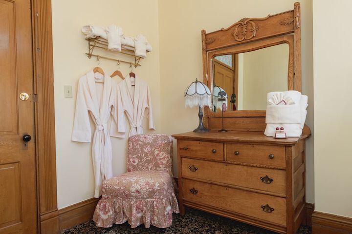 Room 13 of 23