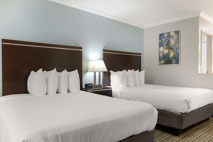 Room 25 of 29