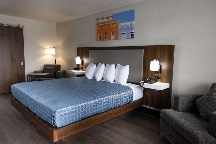 Room 13 of 21