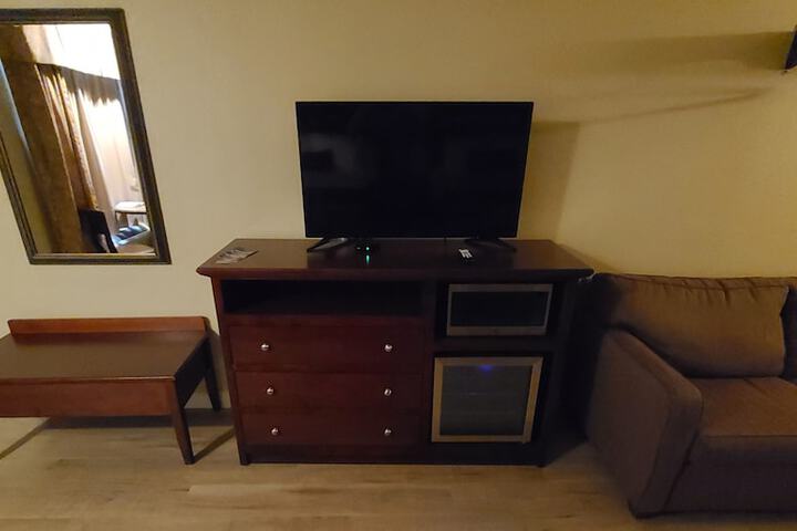 Room 52 of 61