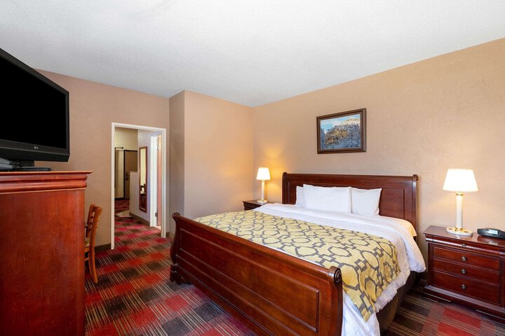 Room 6 of 25