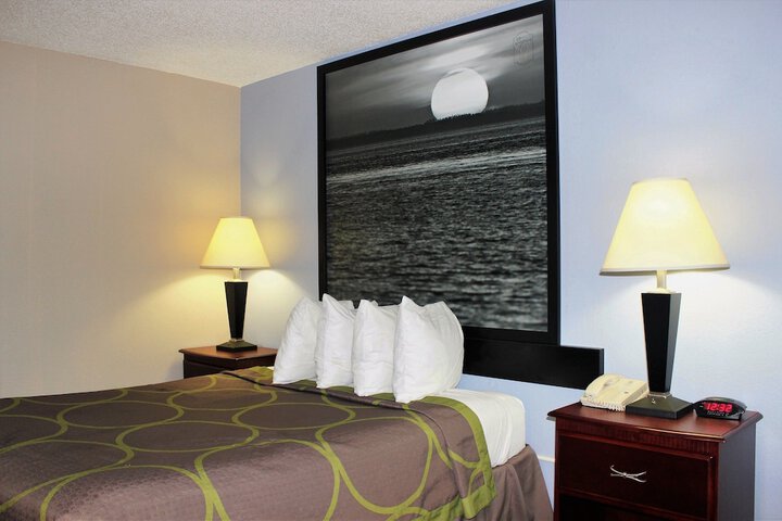 Room 25 of 41