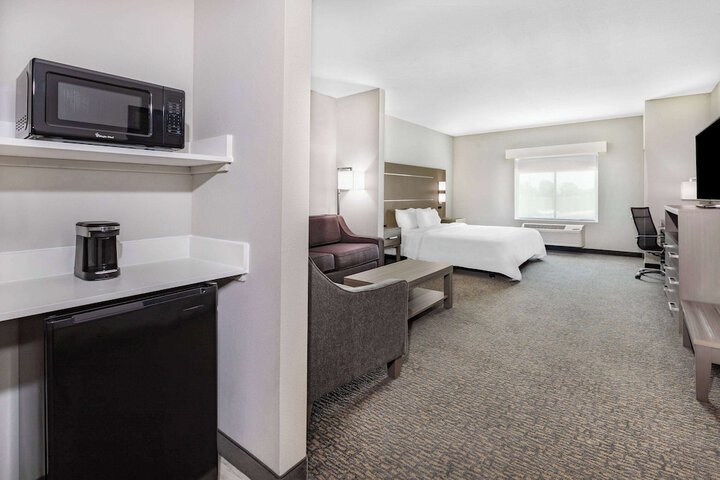 La Quinta Inn & Suites by Wyndham Jackson / Cape Girardeau