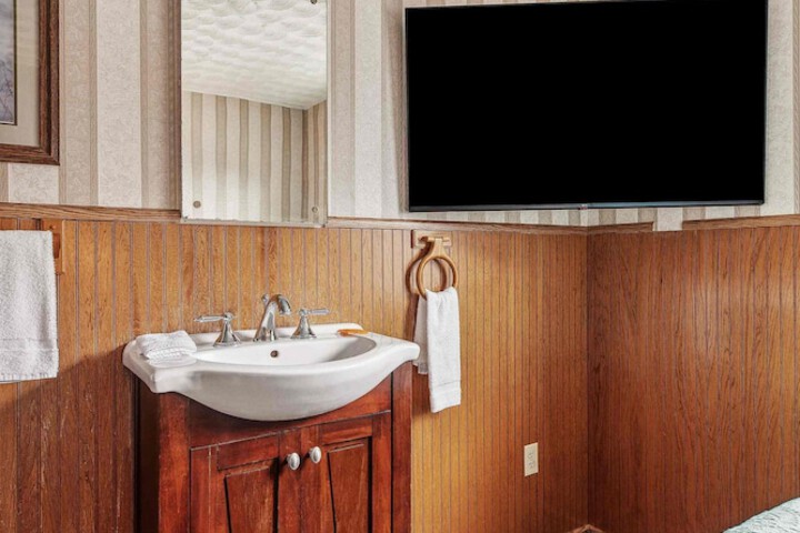 Room 29 of 53