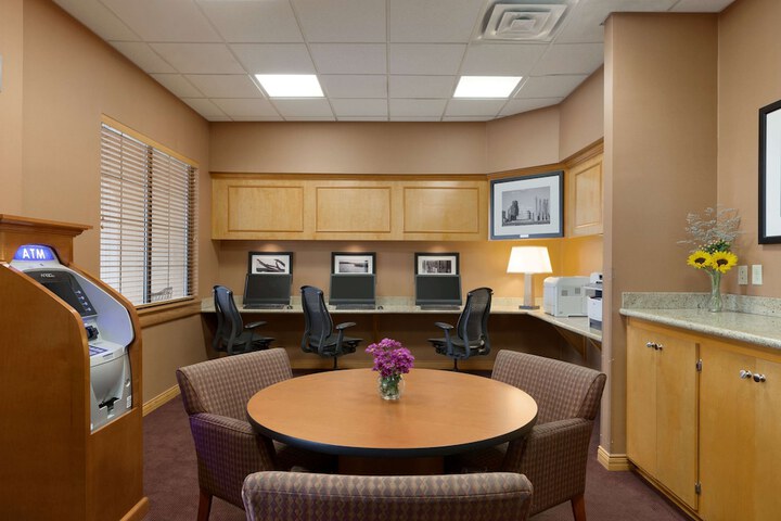 Business Center 70 of 72