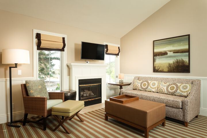 Lighthouse Lodge & Cottages