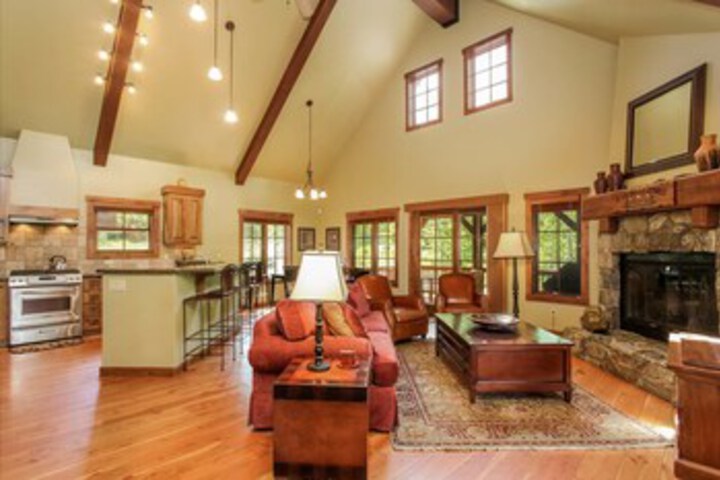 Discovery Chalet 374 - Three Bedroom Cabin