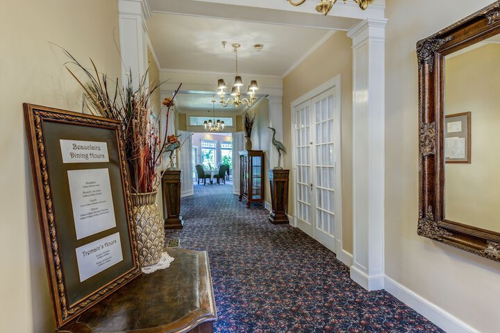 Lakeside Inn