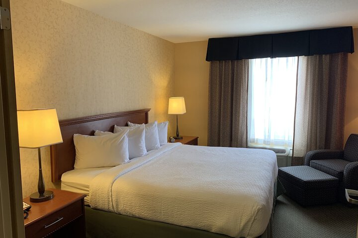 Merit Hotel & Suites