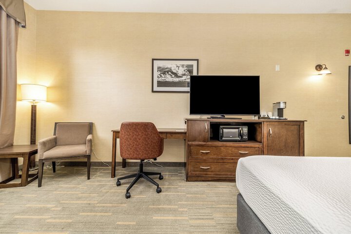 Room 44 of 200
