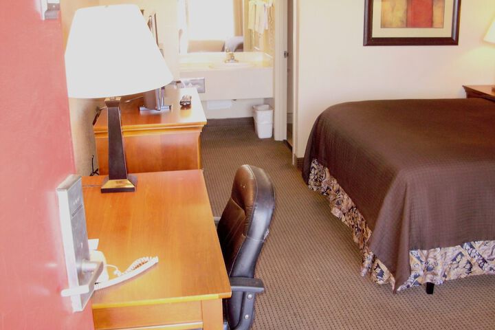 Room 17 of 36