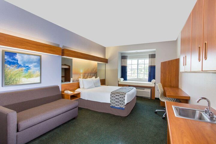 Microtel Inn & Suites by Wyndham Port Charlotte / Punta Gorda