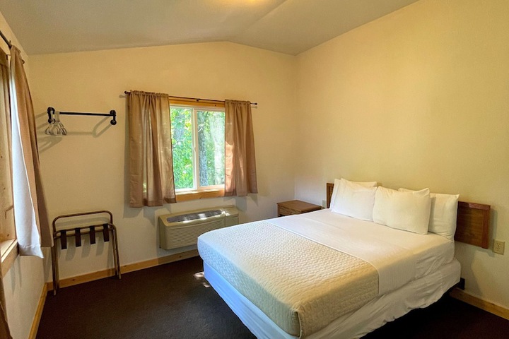 Hanging Horn Lakeside Resort