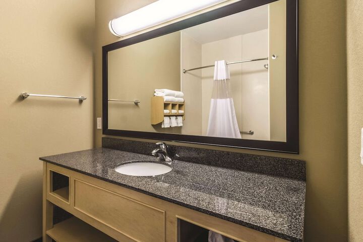La Quinta Inn & Suites by Wyndham Fargo-Medical Center