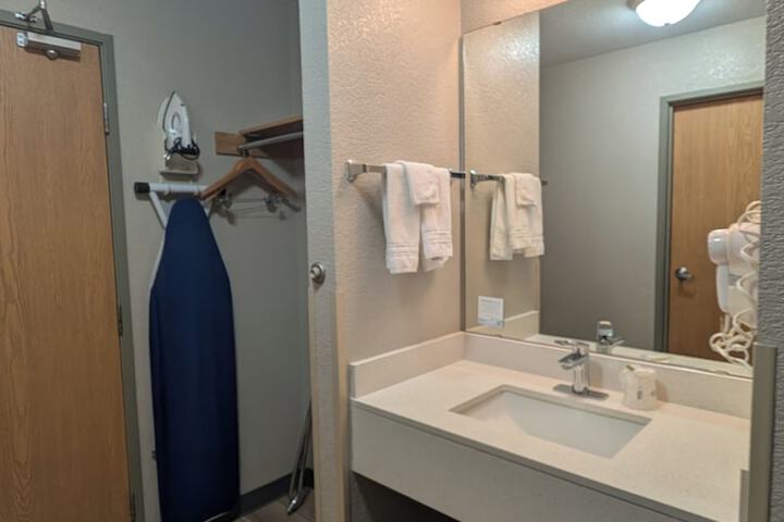 Days Inn & Suites by Wyndham Castle Rock