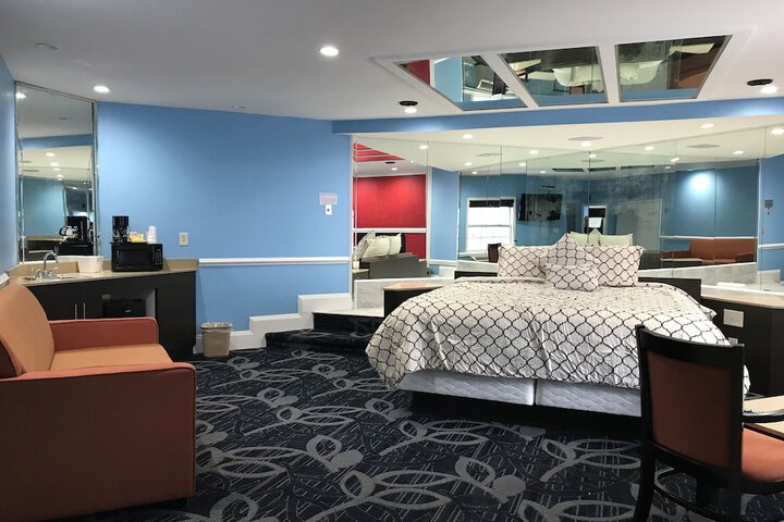 Room 4 of 73