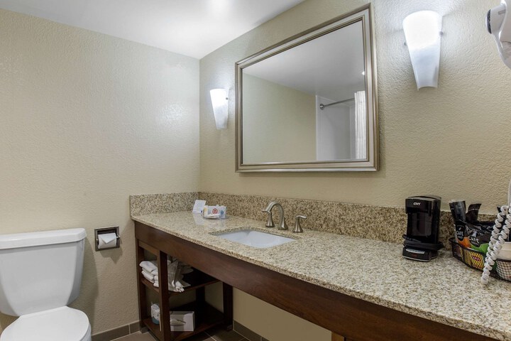Room 10 of 20