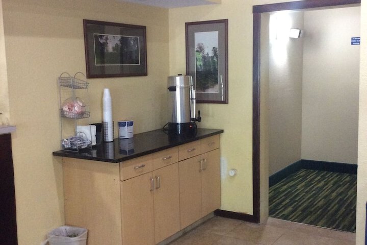 Rodeway Inn Whitehall